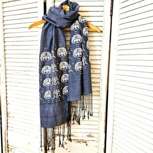 Vintage Embroidered Scarf With Fringes